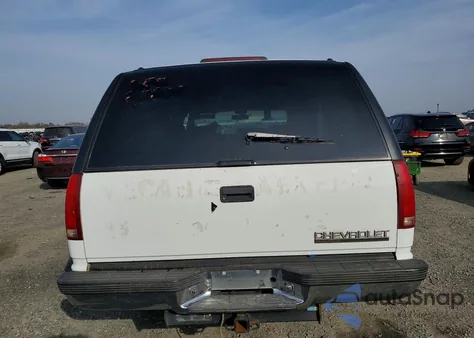 1996 Chevrolet Suburban K1500 из США, поврежденный, VIN 3GNFK16R7TG133975